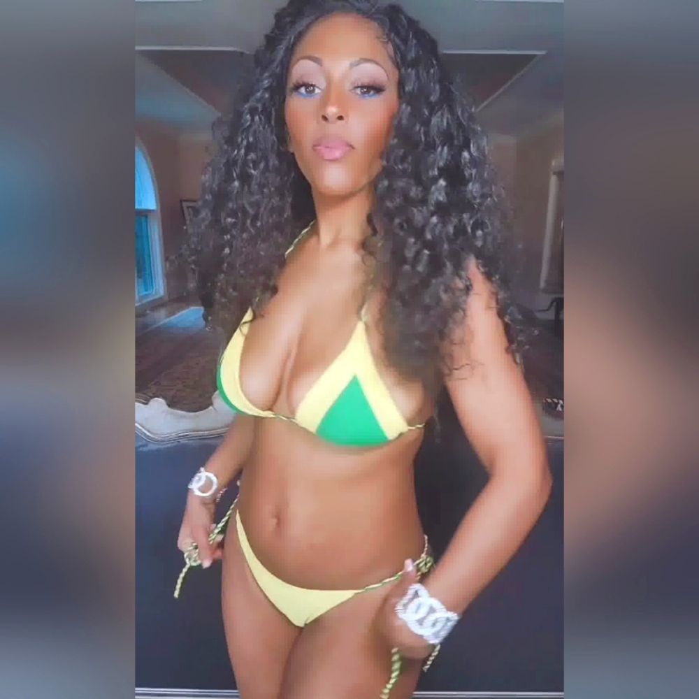 Stasia I C U: Colorblock String Bikinis with Matching Sarong - Picture 4 of 14